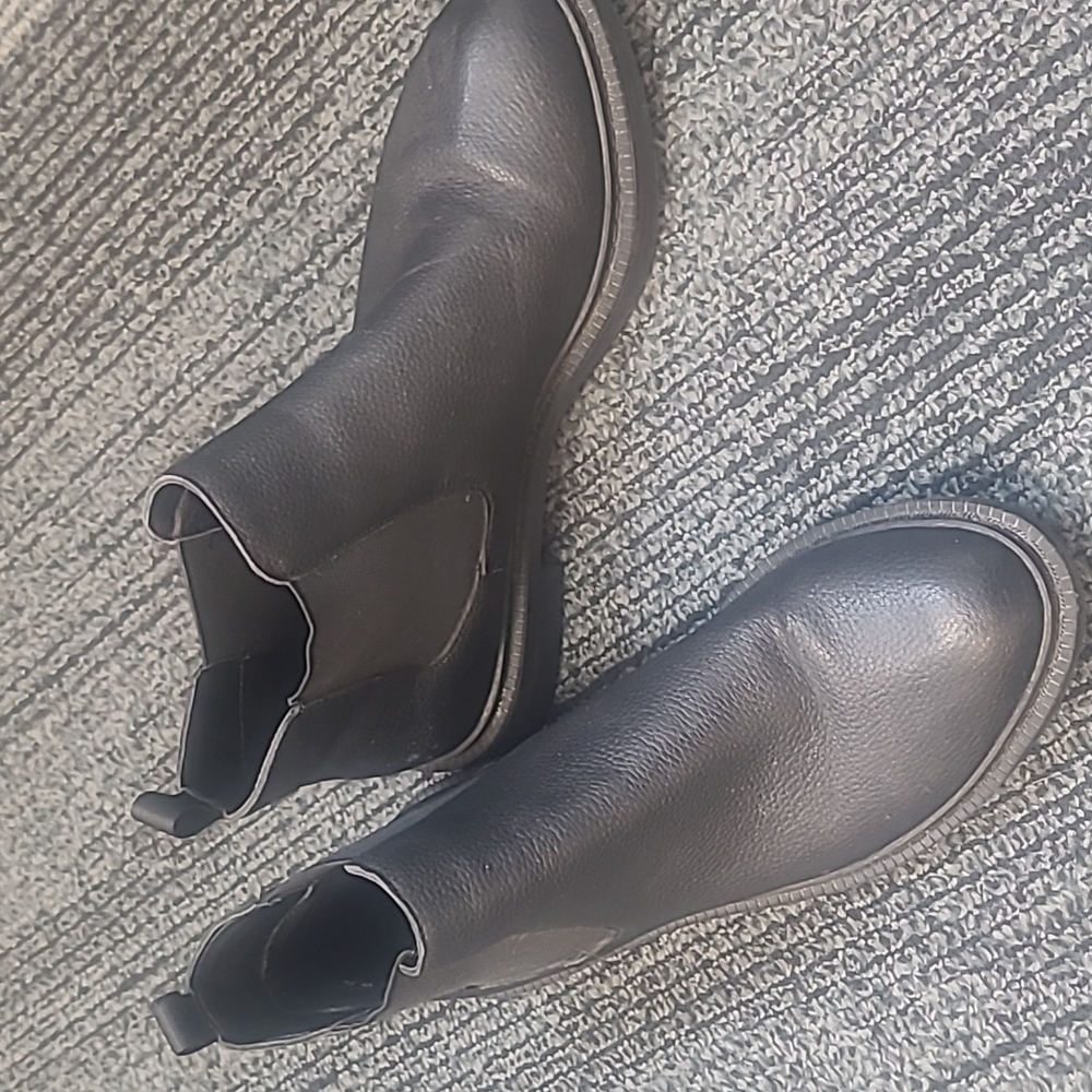 Kenneth Cole leather booties sz 6